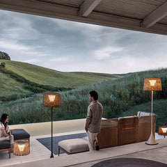 Lampara de Pie Exterior Solar de Rattan Impermeable