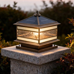 Farol sobremuro exterior vintage solar IP65 regulable de latón y vidrio para jardín
