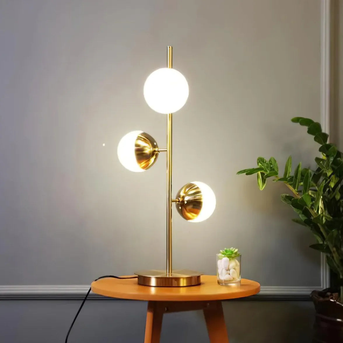 Three-Headed Sphere Modern Table Lamp